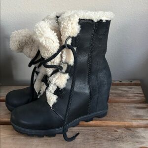 Sorel Joan of Arctic Wedge Boot Black Leather with Shearling Size 6